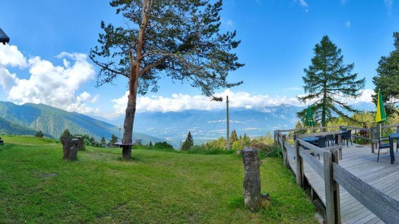 Отель Rifugio Predaia Ai Todesci