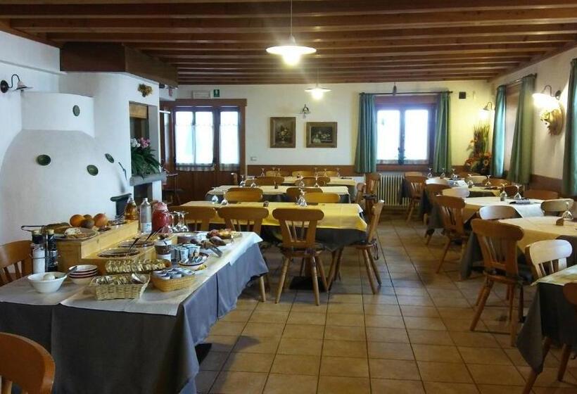 Отель Rifugio Predaia Ai Todesci