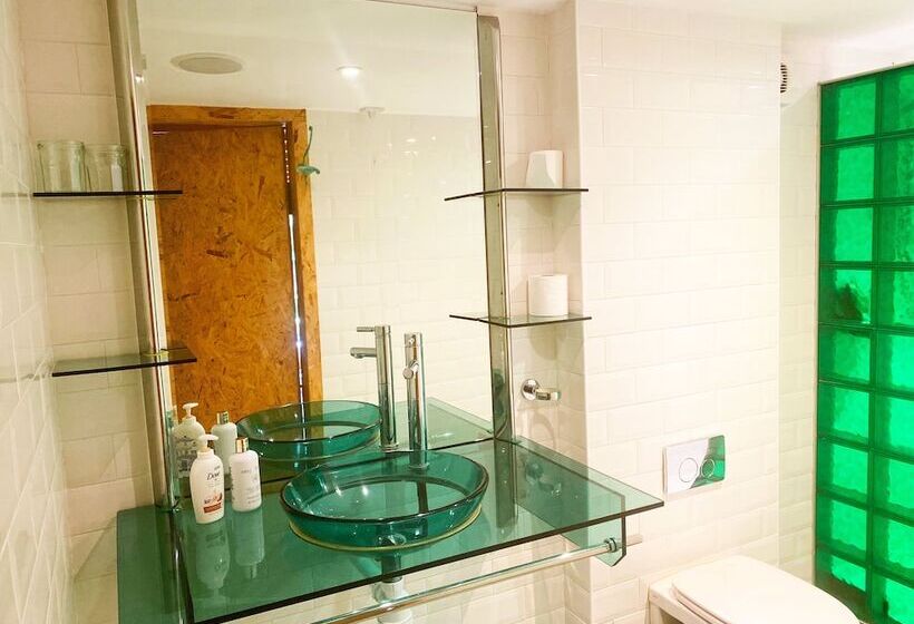 Zen Garden Cottage   Patio & Parking By The Bay