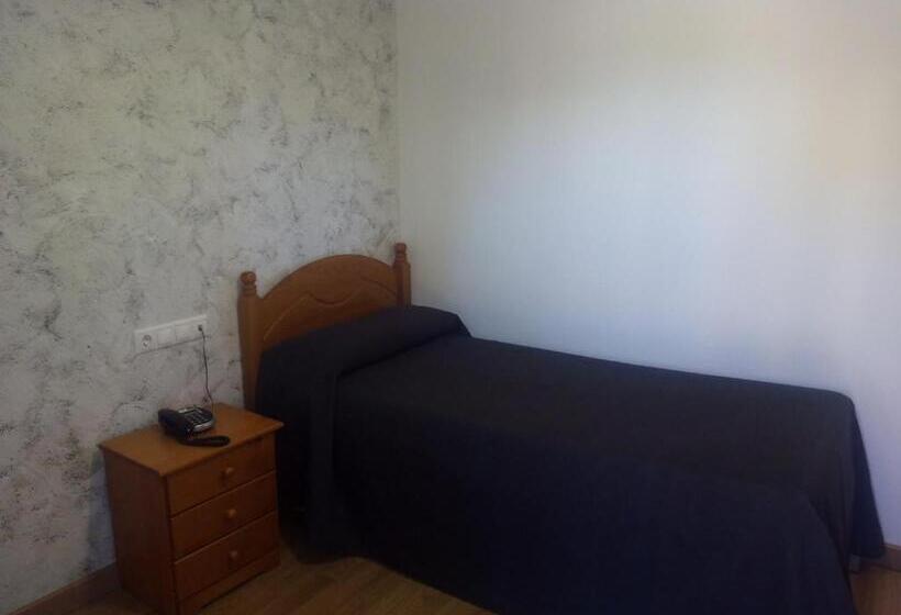 پانسیون Hostal Plaza Mayor De Almazán