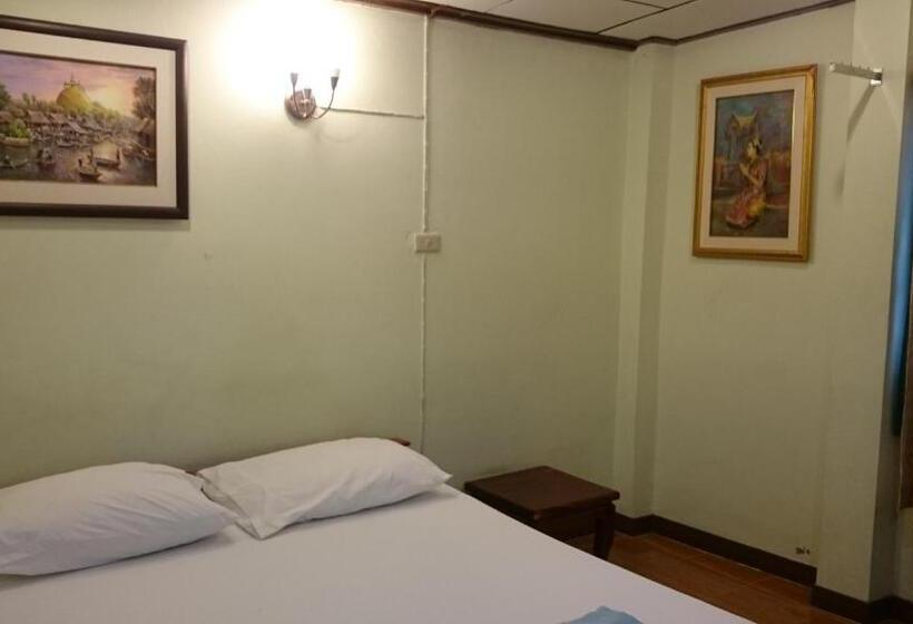 تختخواب و صبحانه Chantana House Ayutthaya