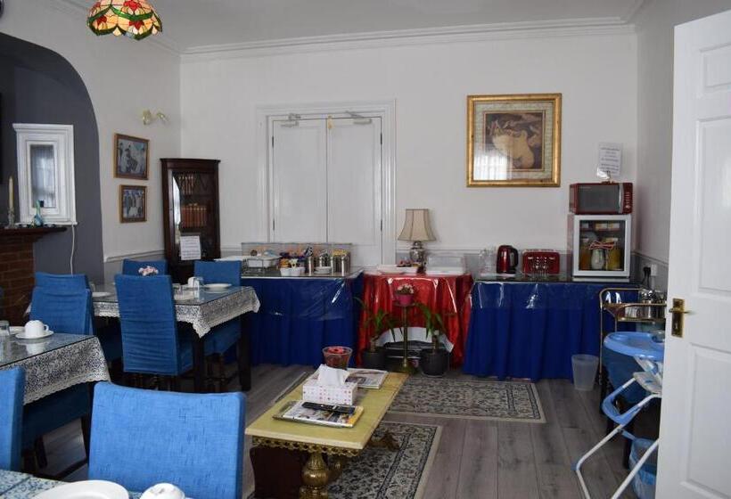 Gatwick Castle B&b