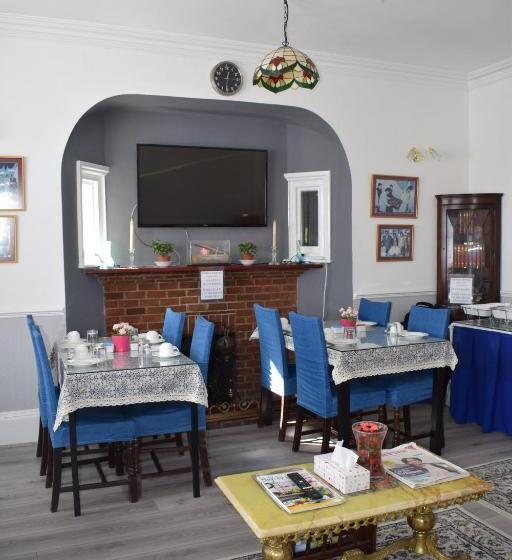 Gatwick Castle B&b