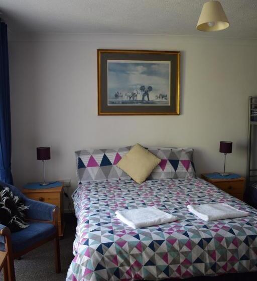 Gatwick Castle B&b