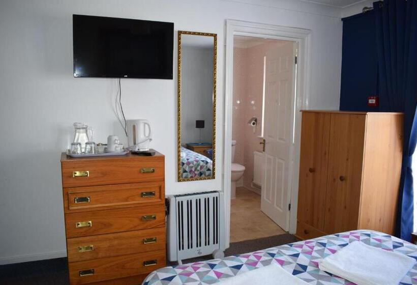 Gatwick Castle B&b