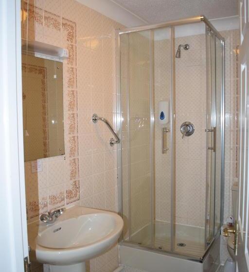 Gatwick Castle B&b