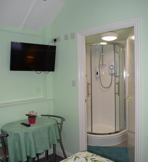 Gatwick Castle B&b