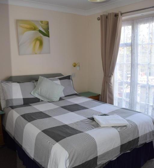 Gatwick Castle B&b