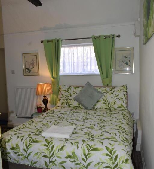 Gatwick Castle B&b