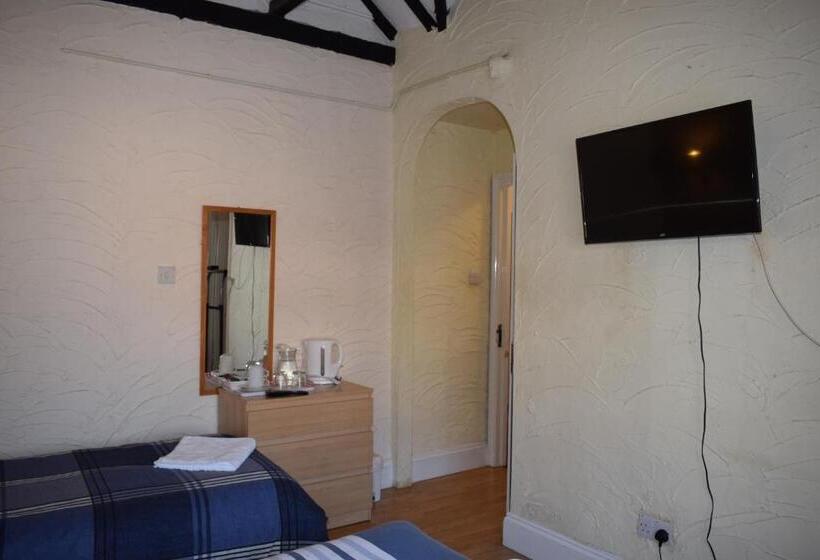 Gatwick Castle B&b