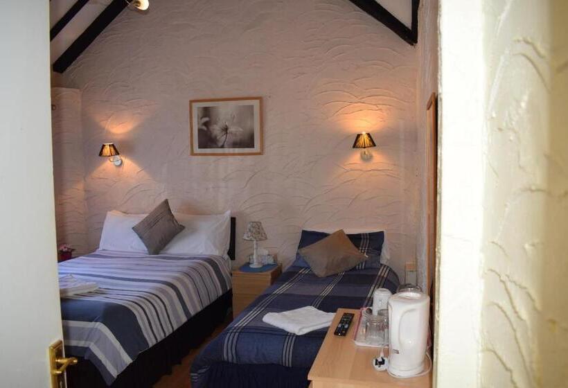 Gatwick Castle B&b
