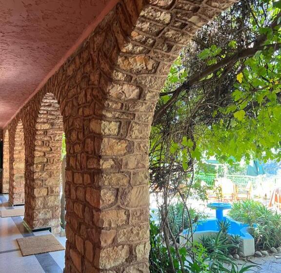 هتل Auberge Des Cascades Imouzzer   Paradise Valley