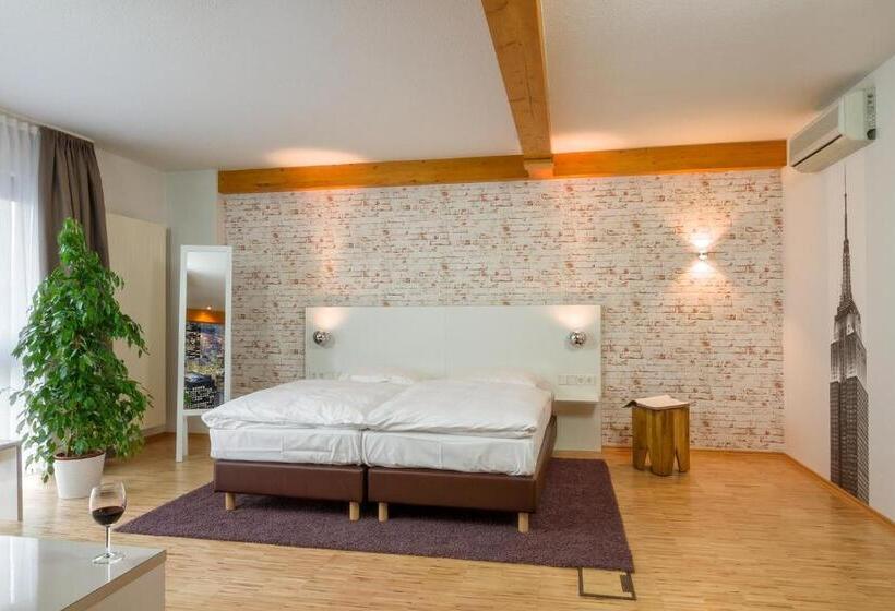 فندق L Adresse Garni