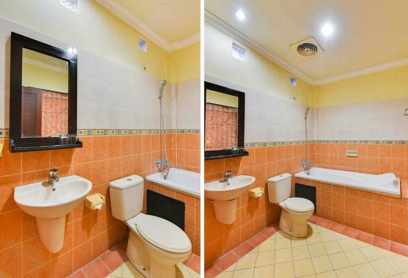 هتل Townhouse Oak Maxi  Legian