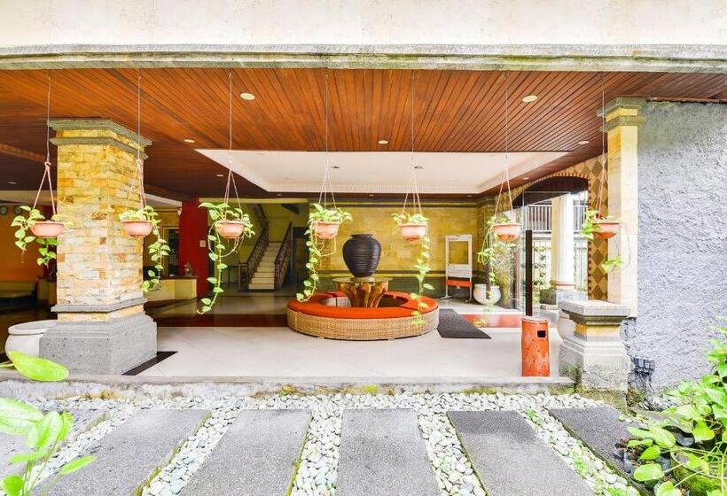 هتل Townhouse Oak Maxi  Legian