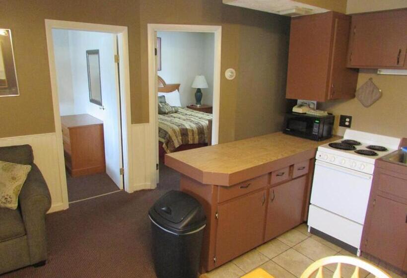 مُتل The Lake George Inn