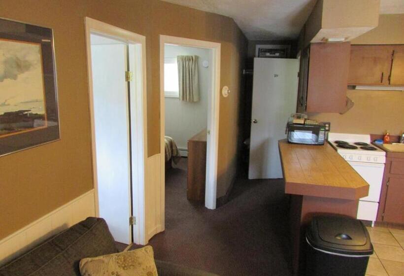 مُتل The Lake George Inn