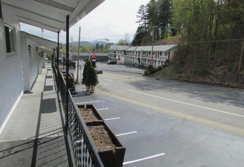 مُتل The Lake George Inn