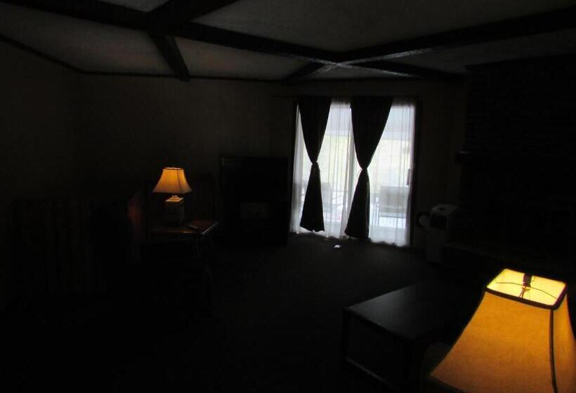 مُتل The Lake George Inn