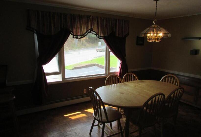 مُتل The Lake George Inn