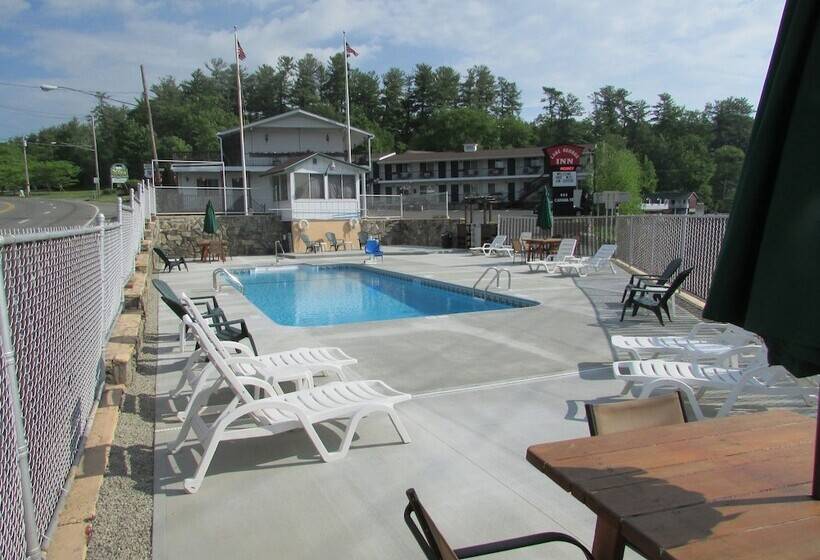مُتل The Lake George Inn