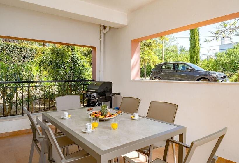 Modern And Spacious Holiday Apartment, Cabanas