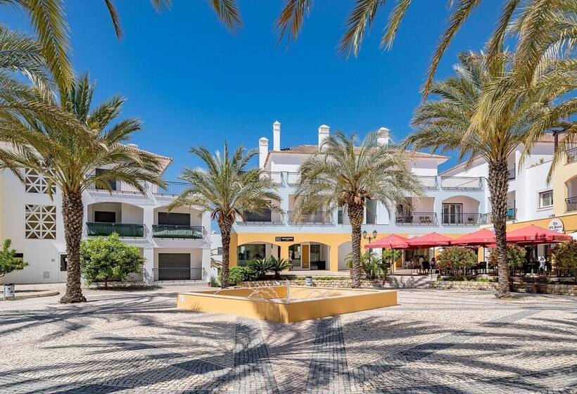 Modern And Spacious Holiday Apartment, Cabanas