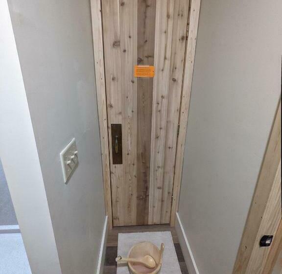 Cozy Bear Den   Sauna New Kitchen Fireplace Large Tv Wifi Indoor Sauna