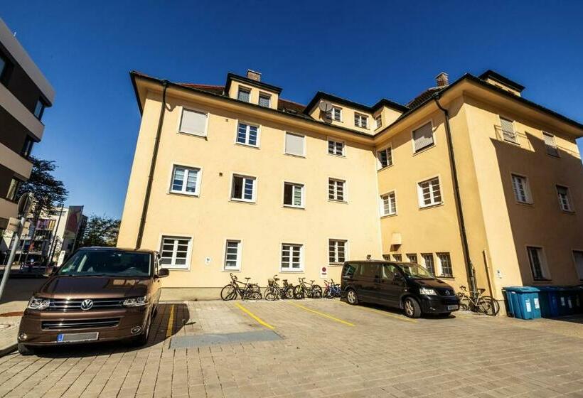 Faway Charmante Atmosphäre   Parken   Netflix