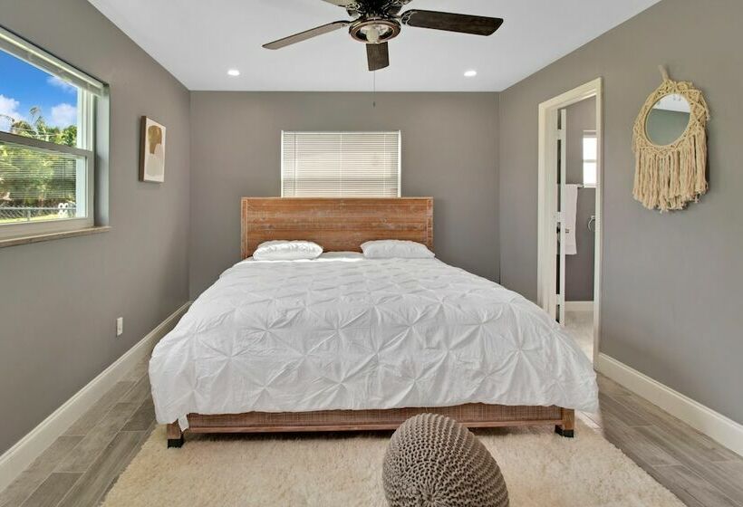 Pet Friendly Home With Large Backyard