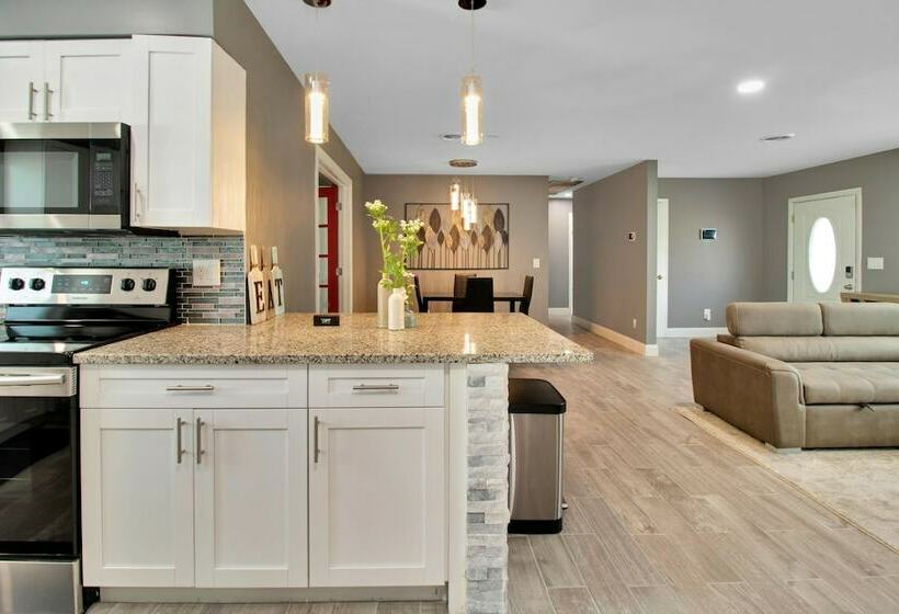 Pet Friendly Home With Large Backyard