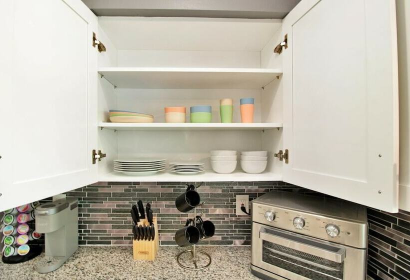 Pet Friendly Home With Large Backyard