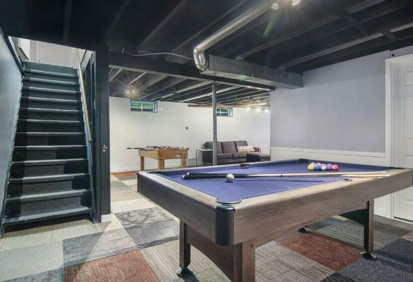 3 Min To Beach, Game Room, Hot Tub & Firepit