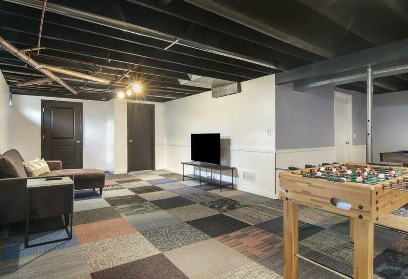 3 Min To Beach, Game Room, Hot Tub & Firepit