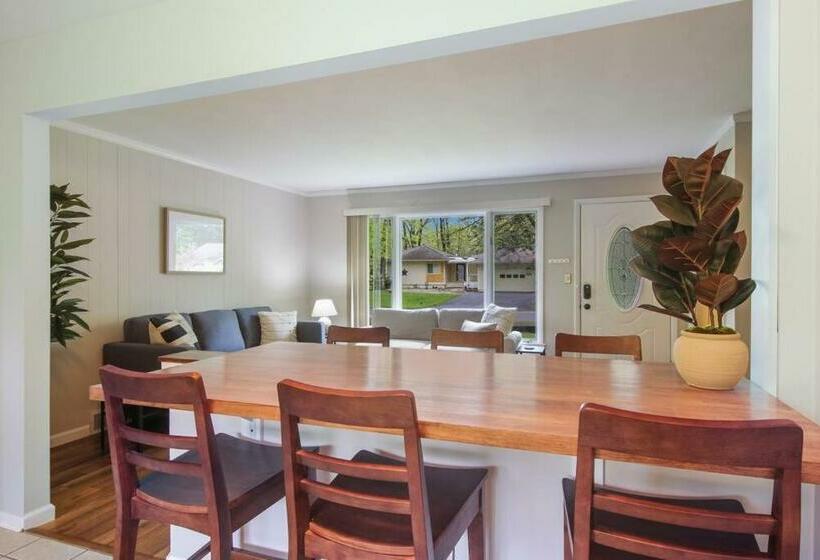 3 Min To Beach, Game Room, Hot Tub & Firepit