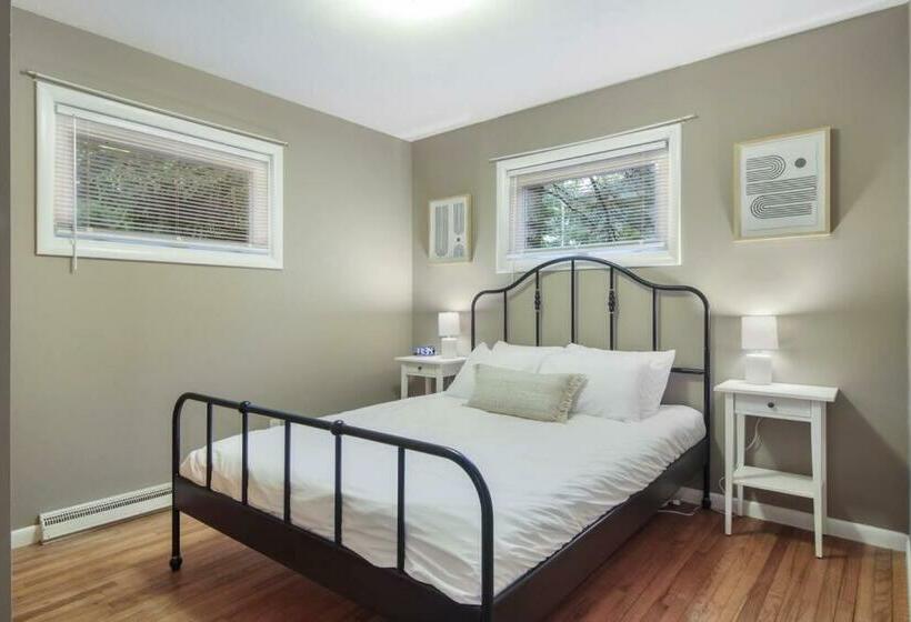 3 Min To Beach, Game Room, Hot Tub & Firepit