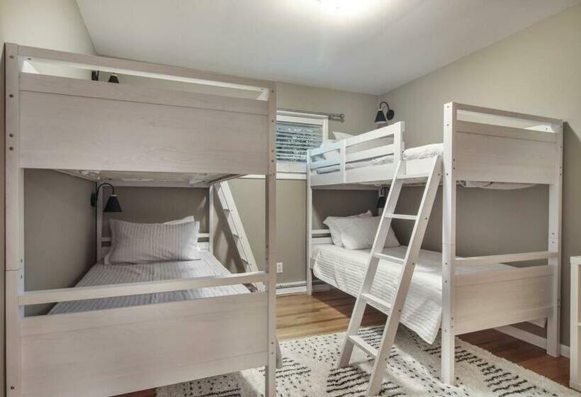 3 Min To Beach, Game Room, Hot Tub & Firepit