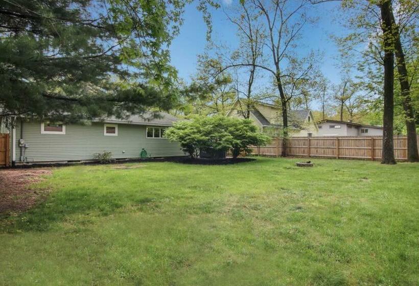 3 Min To Beach, Game Room, Hot Tub & Firepit