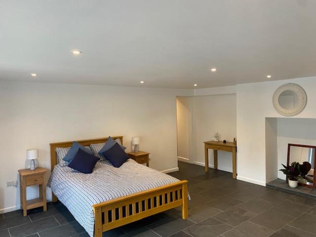 Fantastic Refurbished Studio With Croquet Lawn, Nr Lyme Regis