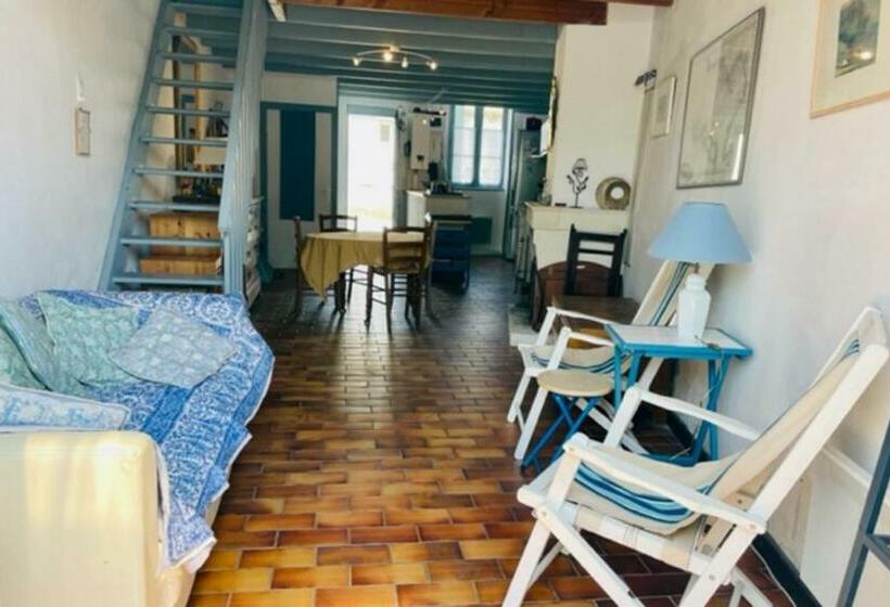 House Rétaise With Garden Close To The Sea
