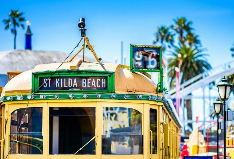 St Kilda Style Stunning 3 Bedroom House