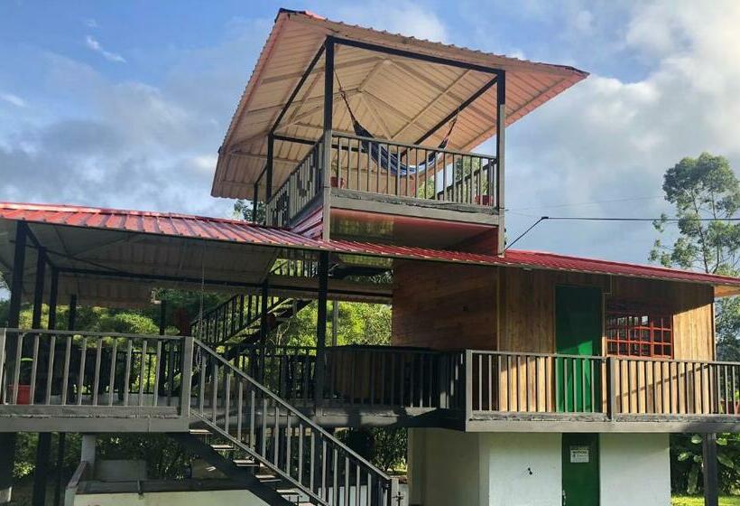 Cabaña Tipo Glamping En Finca Cafetera Con Zonas Verdes, Avistamiento De Aves, Paisaje Cafetero