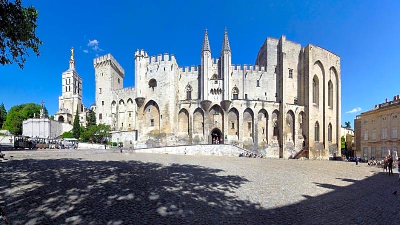 هتل Premiere Classe Avignon  Courtine Gare