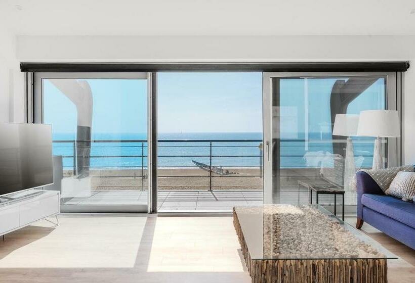 Modern Beach Apartment