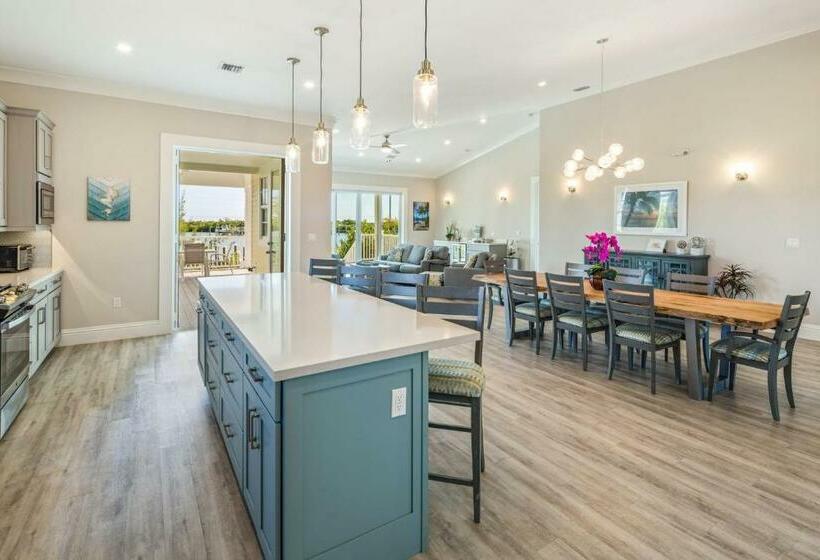 Classic Elegance By Brightwild Dock &home W Pool