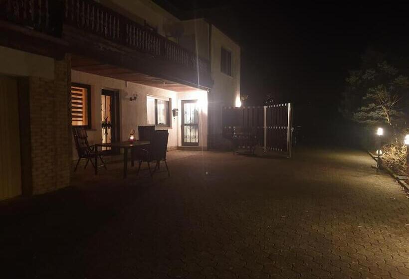 Ferienwohnung Im Modernen Ambiente Mit Eigenem Außenbereich