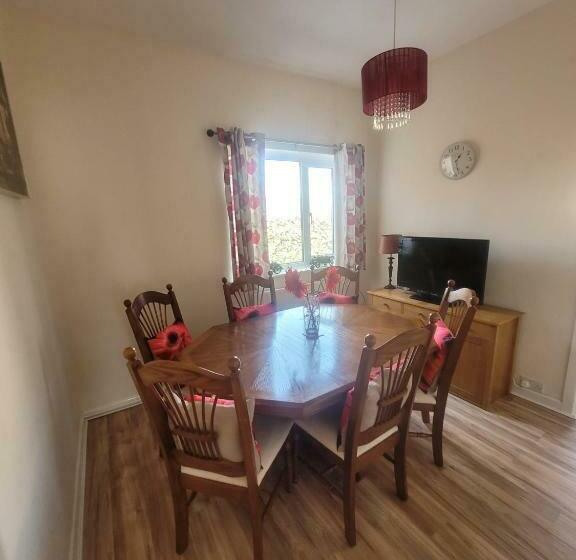Polly S Place A Lovely 3 Bed First Floor Flat, Near To Beach With Free Parking