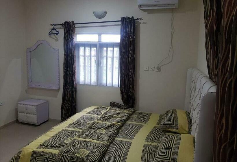 Deluxe 3 Br Apartment With Free Wifi