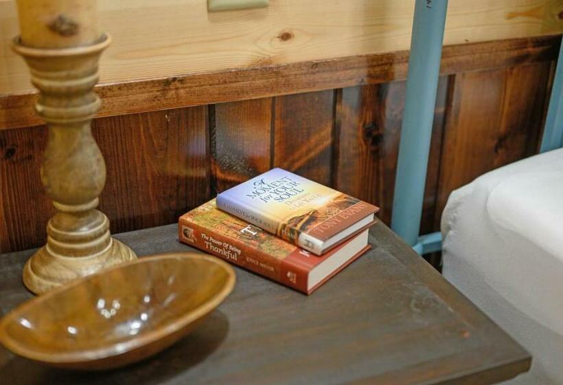 Large Luxury 2br Cabin W Hot Tub Double Trouble Was Designed For Fun Comfort And Memories Minutes Fr