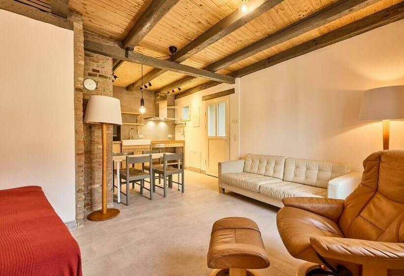 Rote Wohnung   Goldenes Häusle